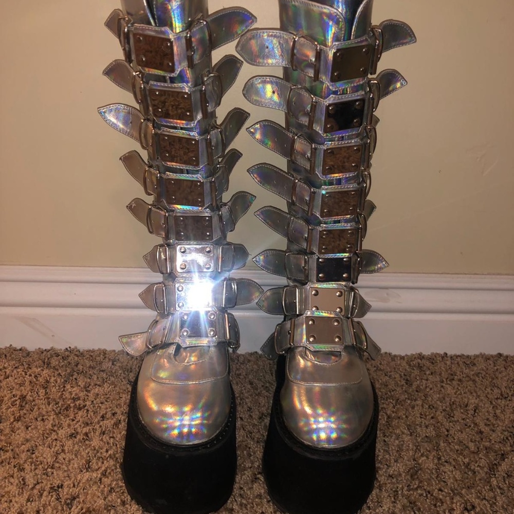 Womens 7 holographic silver Demonia platform boots